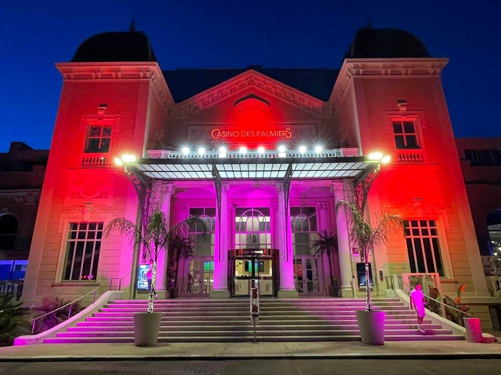 Mise en lumière de la façade d’un casino