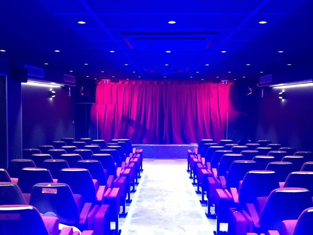 Salle de spectacle : éclairage scénique et sonorisation